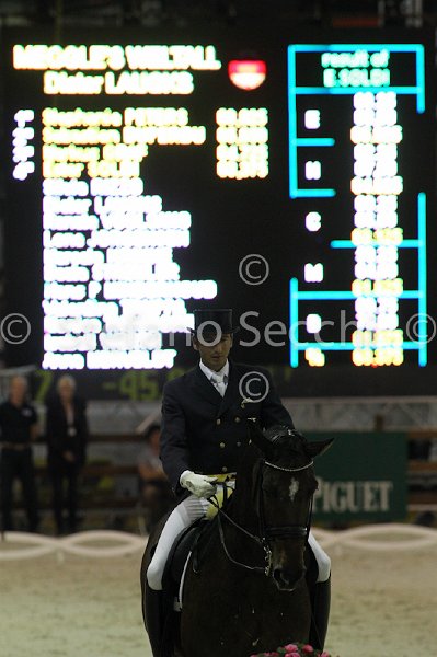 LAUGKS_MEGGLE\'S WELTTALL_MILANO_2011_SS3_9921.jpg